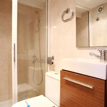 Rent4Days Sagrada Familia Apartments *